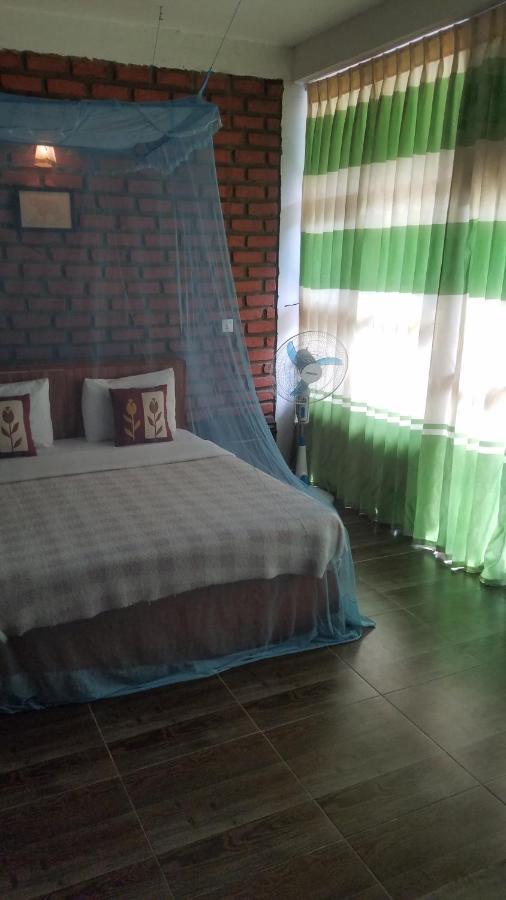 Ayubo Ella - Bed & Breakfast ภายนอก รูปภาพ